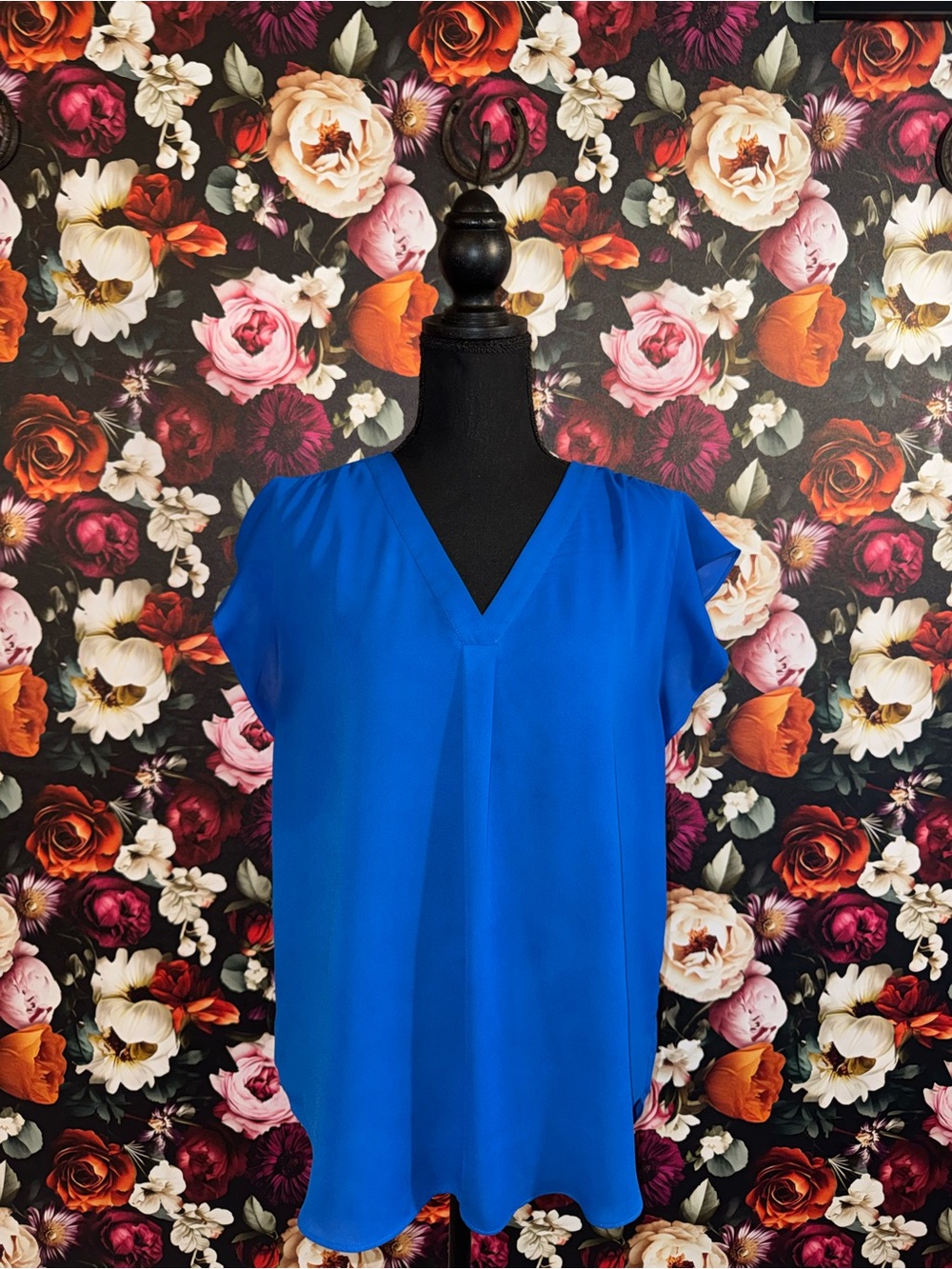 Chaus Women's Royal Blue V-Neck Flowy Cap Sleeve Blouse, Size Medium
